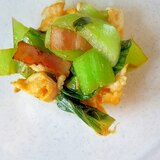 チンゲン菜と卵とベーコンの炒め物